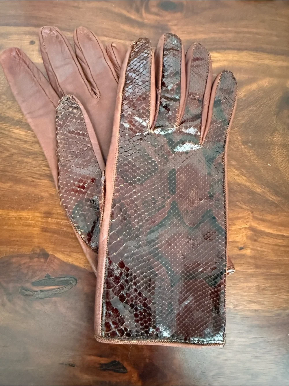 Vintage Women's Brown Snake-Embossed Leather Gloves